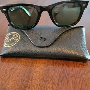 Womens RayBan Wayfarer Sunglasses